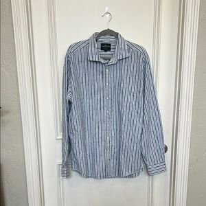 VGUC Rodd and Gunn Webber button down shirt. Size XL